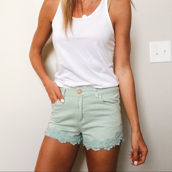 SOLD Lace detailed shorts - Picture 2 of 4